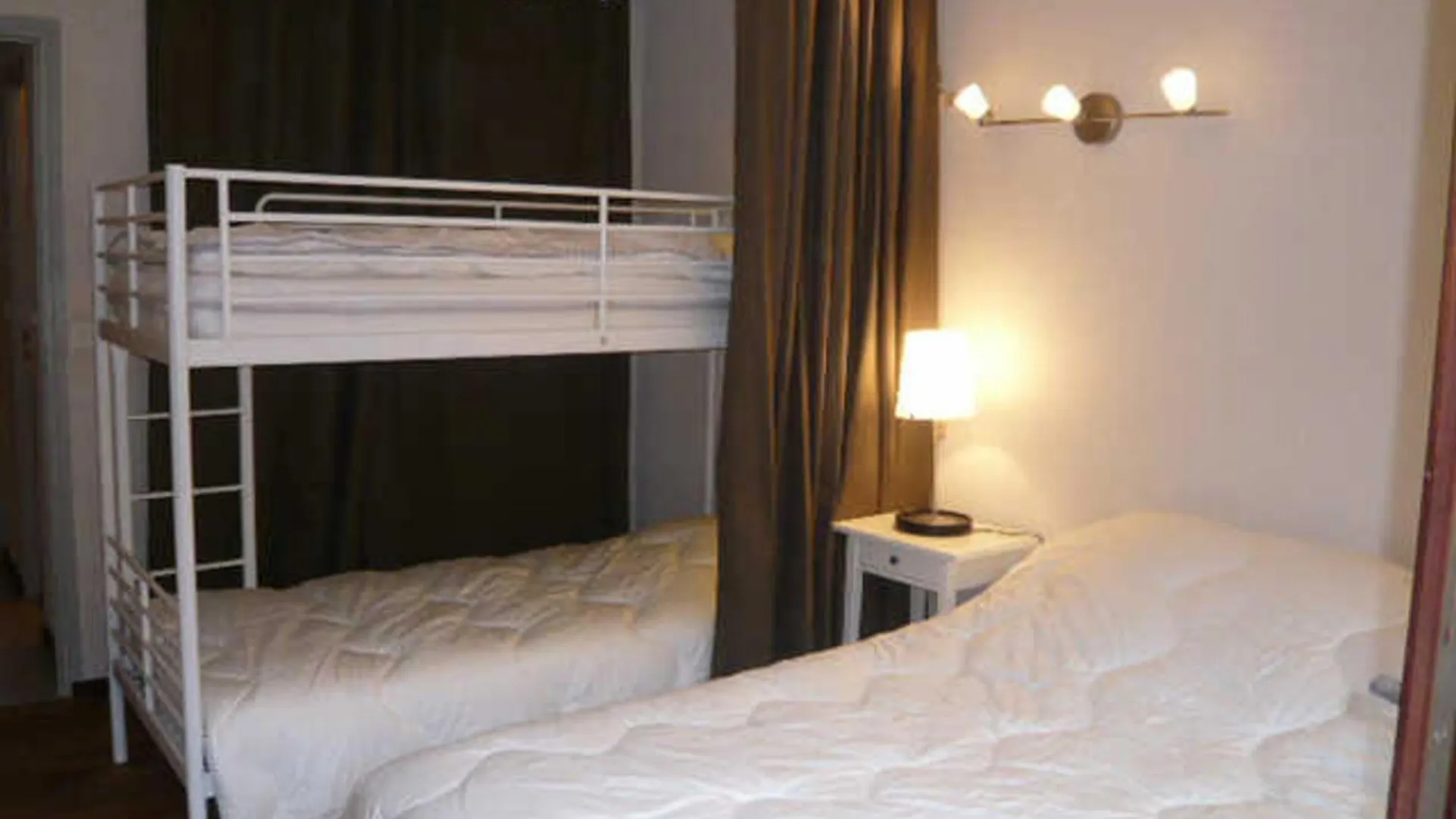 Appartement Renove 43M² Avec 2 Balcons, Parking Gratuit Et Wi-Fi, A Villard-De-Lans - Fr-1-515-66 0*,  France